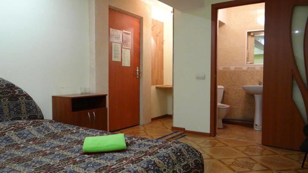 Hotel Desna KUT Kiew Exterior foto